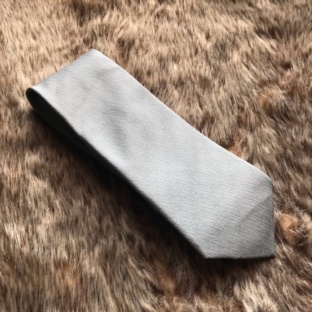 Silver Necktie | Apt 9